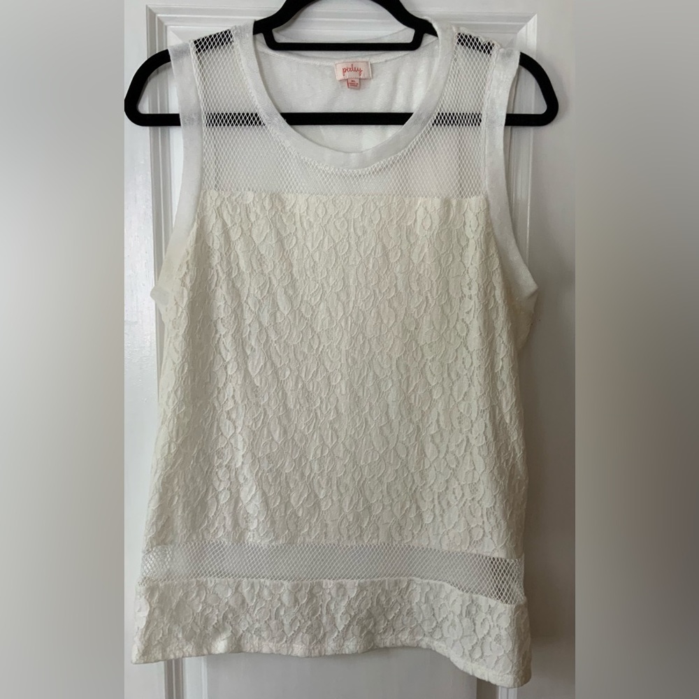 Off white lacy sleeveless tank top